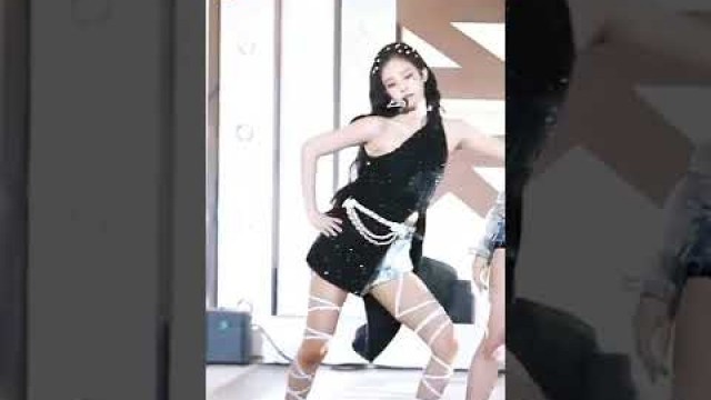 'Jennie\'s outfit collection 