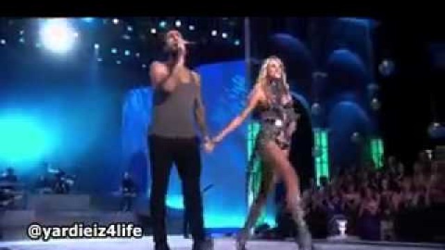 'Maroon 5   Moves Like Jagger Live @ Victoria \'s Secret Fashion Show 240'