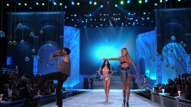 'Thế Giới - Moves Like Jagger - Maroon 5 - Victoria s Secret Fashion Show 2011'