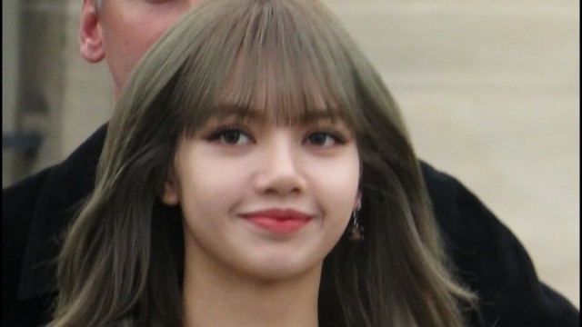 '190623 LISA (리사) BLACKPINK (블랙핑크) WAVING AND SMILING TO BLINKS (블링크) @ CELINE PARIS FASHION SHOW'