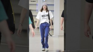 'Lisa\'s Airport Fashion Style'