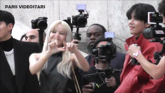 'LISA Blackpink dancing and making a heart with her hands for Blinks @ Paris 26 june 2022 Celine show'