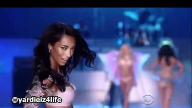 'Maroon 5 - Moves Like Jagger (2011 Victoria_s Secret Fashion.flv'