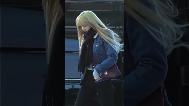 'Blackpink Lisa - Airport fashion'