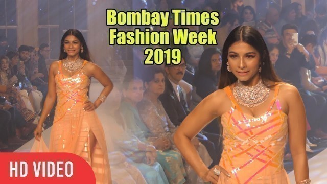 'Tanisha Mukherjee Showstopper At Bombay Times Fashion Week 2019'