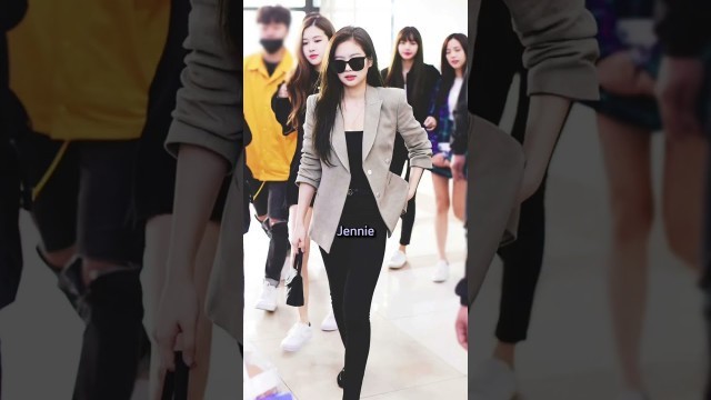 'Which blackpink member has the best airport fashion? #blackpink #shorts #kpop #fyp #blinks'