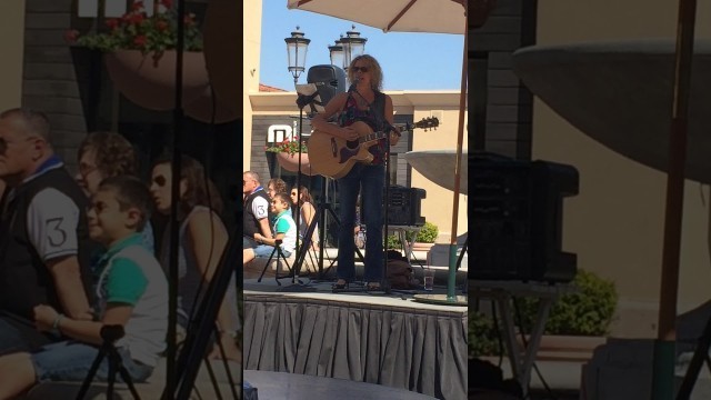 'Fashion Island Mall Orange County girl and Guitar 1'