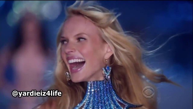 'Maroon 5   Moves Like Jagger, Victoria\'s Secret Fashion Show Live Performance mp4'