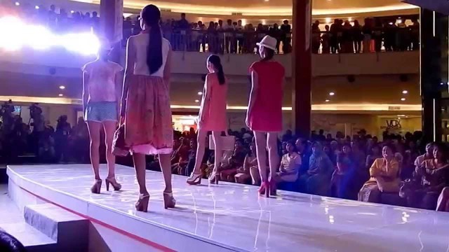 'DARADARA Fashion Show (shoes by KLOOM) - Jakarta Fashion & Food Festival 2015'