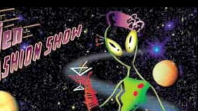 'Alien Fashion Show - Slim & Sally'