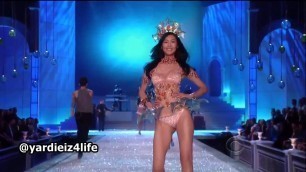 'Maroon 5   Moves Like Jagger, Victoria\'s Secret Fashion Show Live Performance mp4   YouTube'