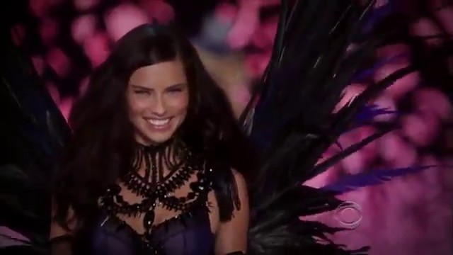 'www.enveeus.com : Victoria\'s Secret Fashion Show 2011 Part 3/5 (Maroon 5)'