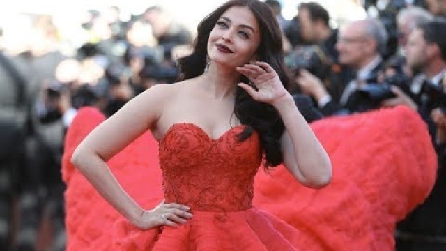 'Aishwarya Rai\'s  Showstopping Red Dress'