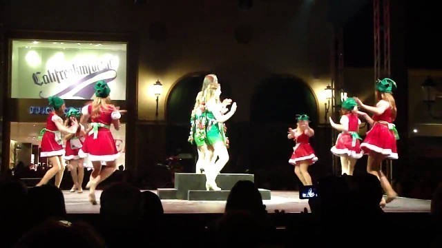 'Fashion Island Tree Lighting 2009 Show'