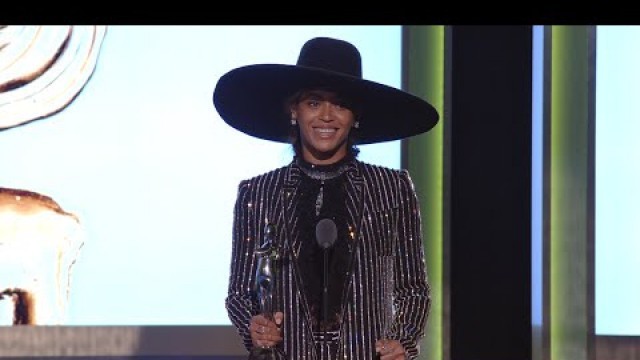 '2016 CFDA Fashion Awards: Beyoncé Receives Fashion Icon Award'