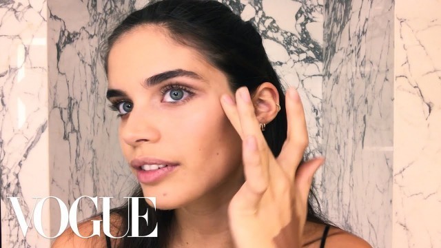 'Victoria’s Secret Model Sara Sampaio’s Easy Bombshell Makeup Look | Beauty Secrets | Vogue'