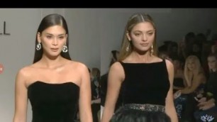 'MISS UNIVERSE Pia Wurtzbach & Demi-Leigh at NYFW 2018 for Sherri Hill || AMAZING CATWALK'