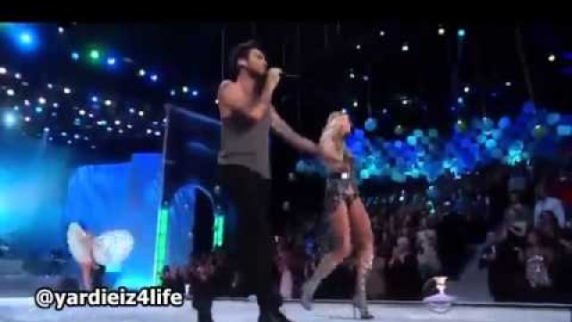 'Maroon 5 - Moves Like Jagger (2011 Victoria\'s Secret Fashion Show Live Performance (Official Video)'