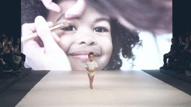 'Cute Seal Diaper Vancouver Fashion Week Full Video Record'