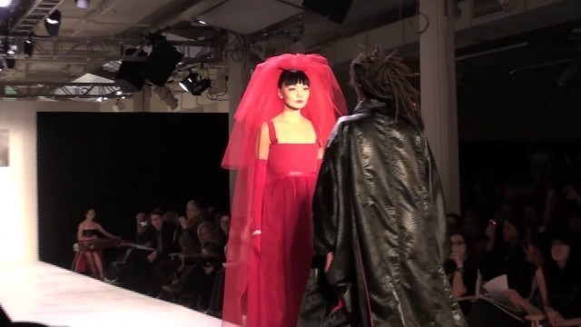 'Malan Breton - Fall 2011 -  Finale Walk'